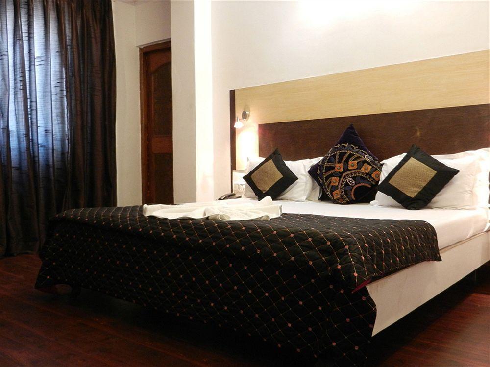 Fabhotel Prime Sarin Inn Heritage Varanasi Exterior photo