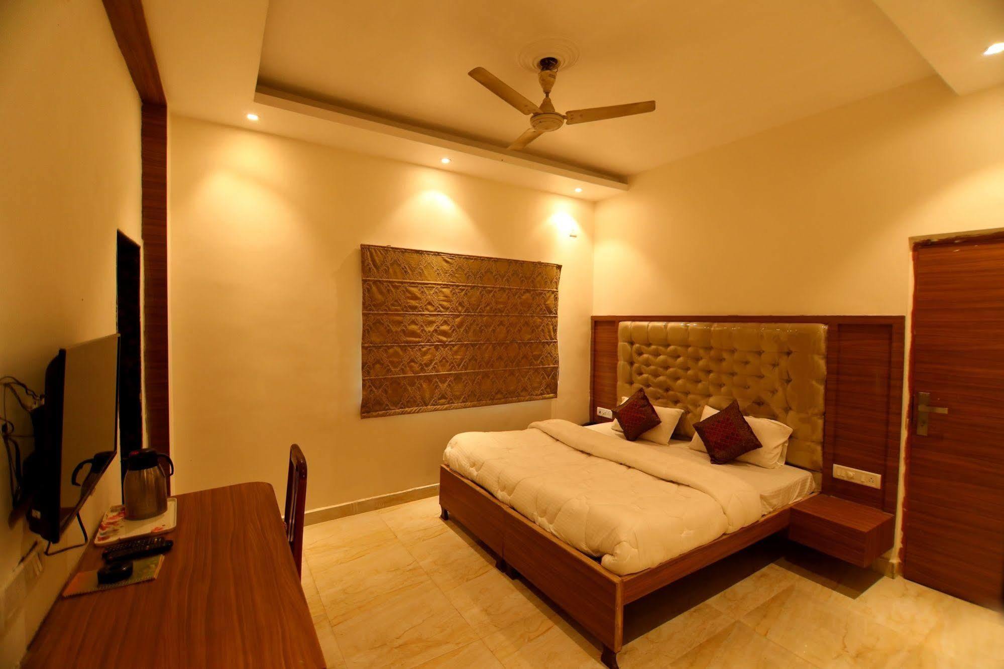 Fabhotel Prime Sarin Inn Heritage Varanasi Exterior photo
