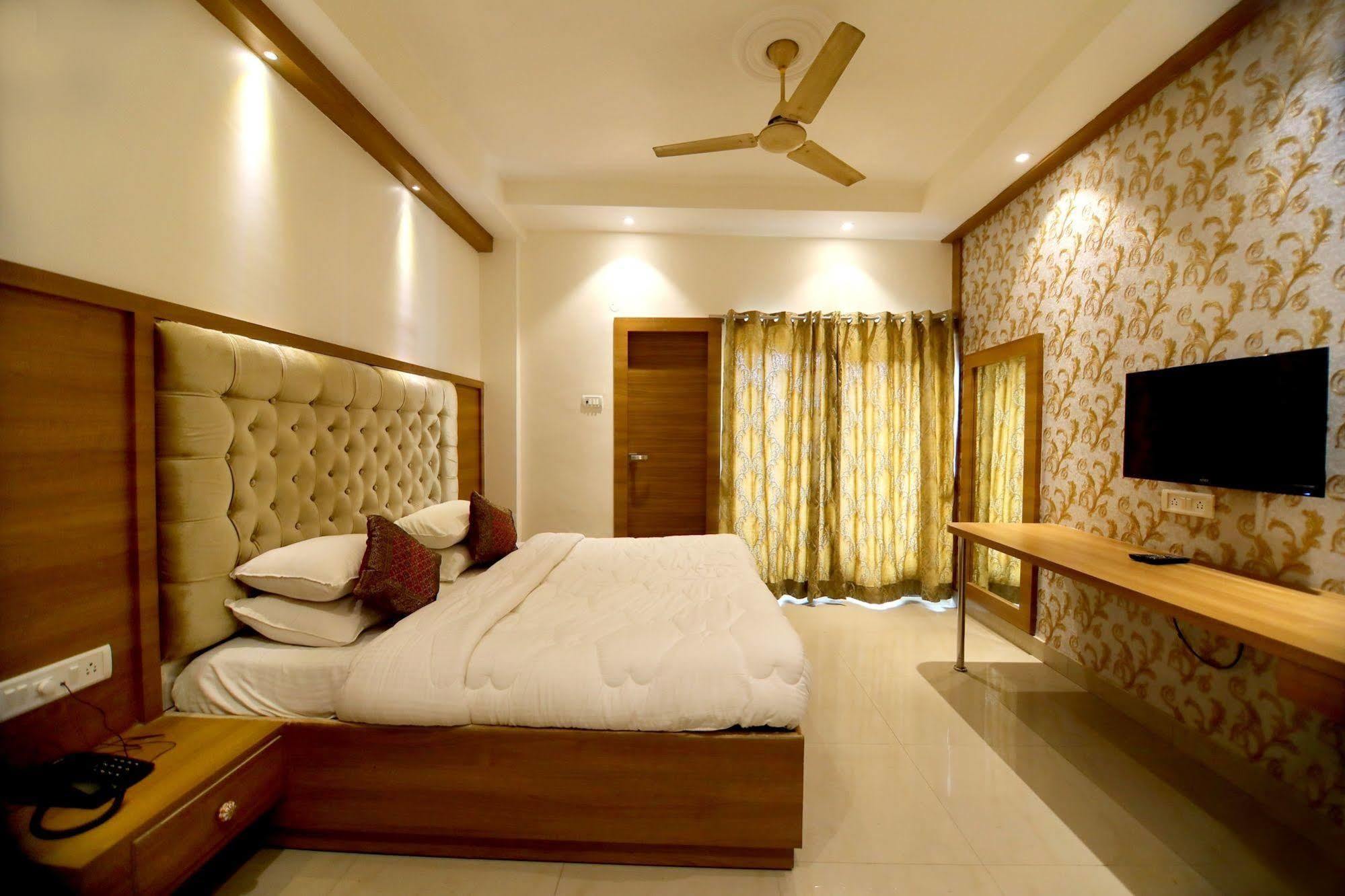 Fabhotel Prime Sarin Inn Heritage Varanasi Exterior photo